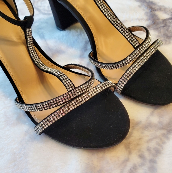 Journee Collection strappy sandal. NWOT - Picture 3 of 9